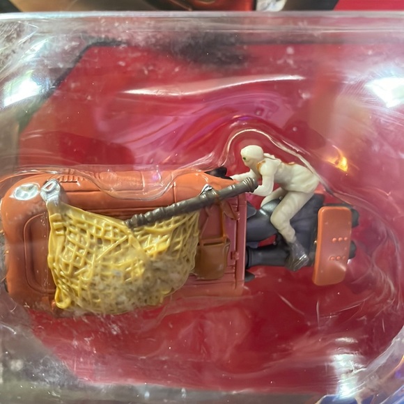 Rey’s Speeder # 18 - Picture 2 of 12